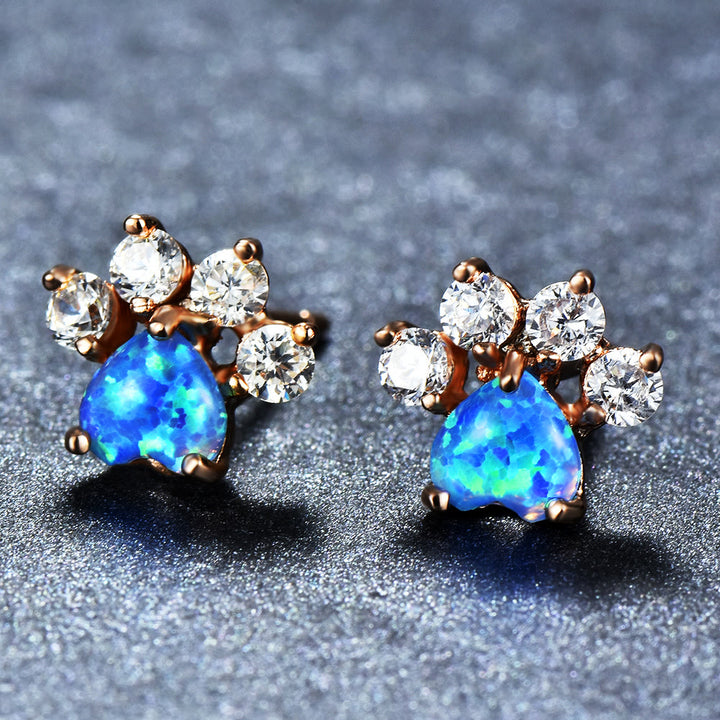 Pendientes de pata de gatito con circonita blanca y ópalo kawaii de Olivenorma
