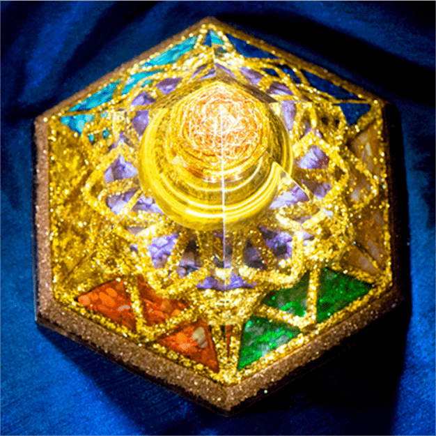 Torre de cristal de ojo de tigre hexaédrica de luz sagrada de Olivenorma Pirámide de orgón 