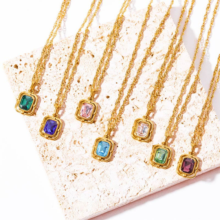 Collar de acero y titanio con circonitas cuadradas y cadena de ondas de agua de Olivenorma 