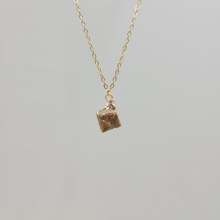 Collar de gemas de piedra cruda de cristal irregular de Olivenorma