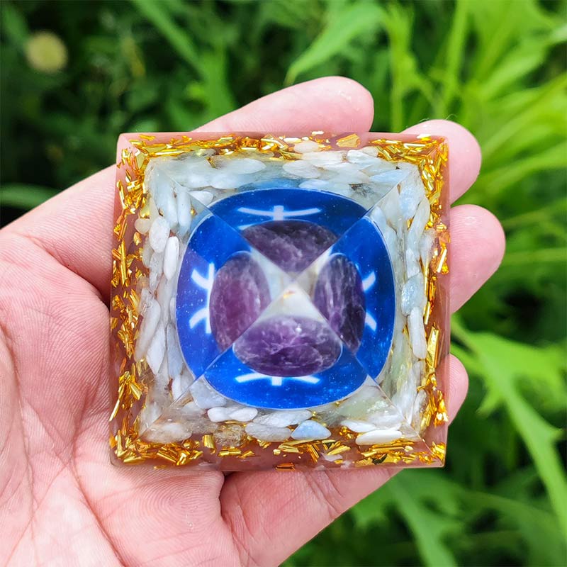 Pirámide orgónica del zodíaco de Piscis de amatista y ágata blanca de Olivenorma 