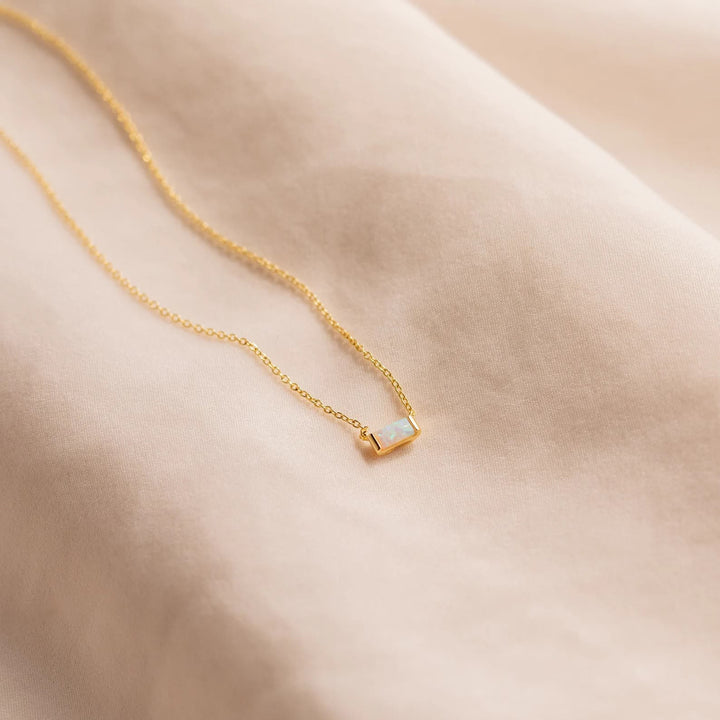 Collar de acero inoxidable con colgante rectangular sencillo de piedra natal de Olivenorma 