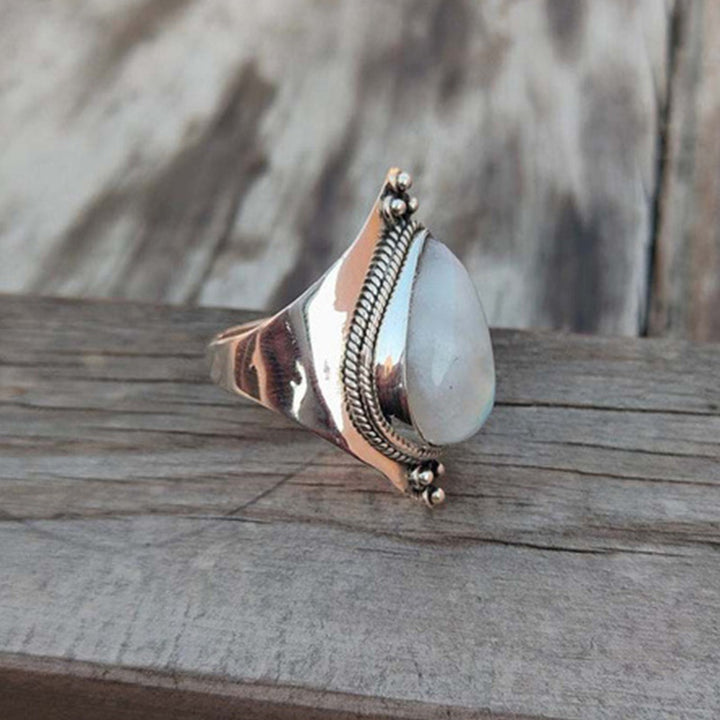 Anillo retro de piedra lunar Olivenorma