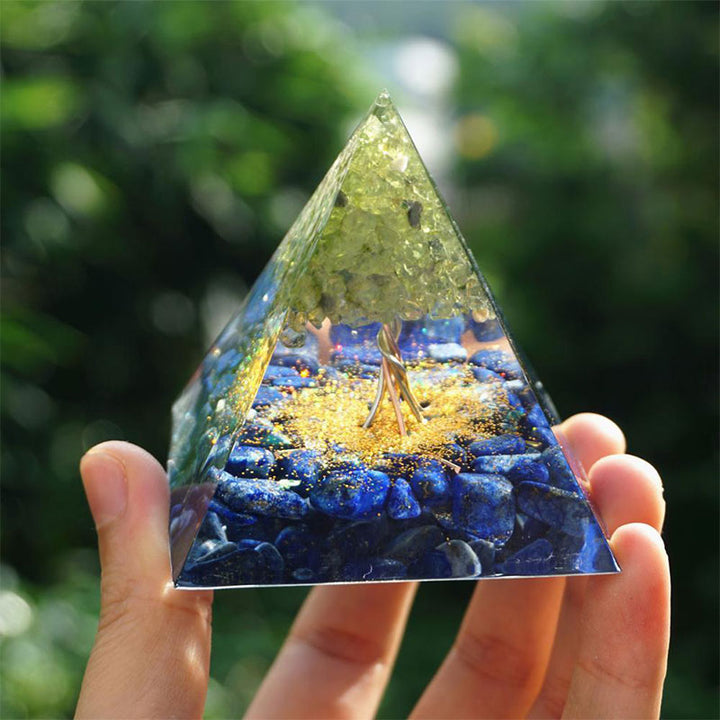 Pirámide de orgón con peridoto y lapislázuli del árbol de la vida de Olivenorma