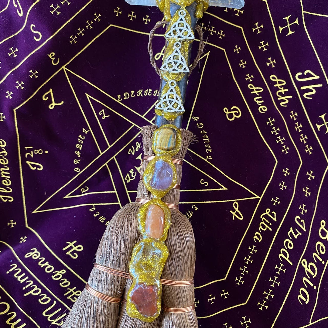 Adorno de escoba de Wicca con accesorios de expulsión de magia de cristal natural de Olivenorma