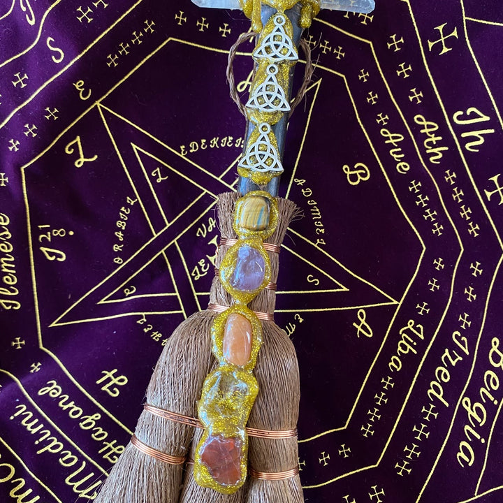 Adorno de escoba de Wicca con accesorios de expulsión de magia de cristal natural de Olivenorma