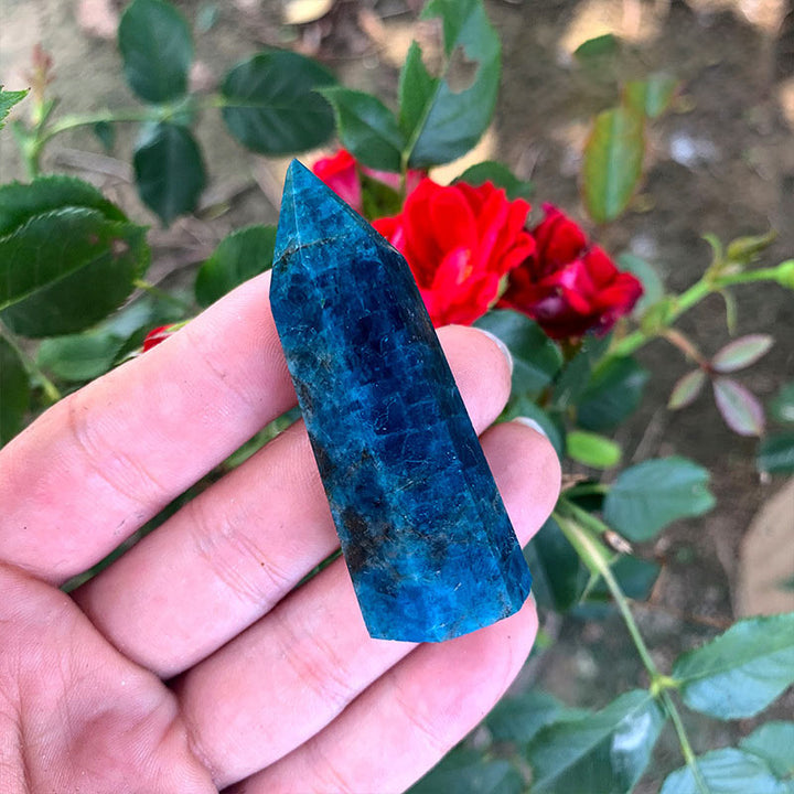 Juego de torres de cristal con varitas de cristal para chakras.
