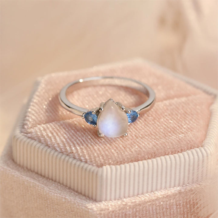 Anillo de plata de ley S925 con topacio azul y piedra lunar de Olivenorma