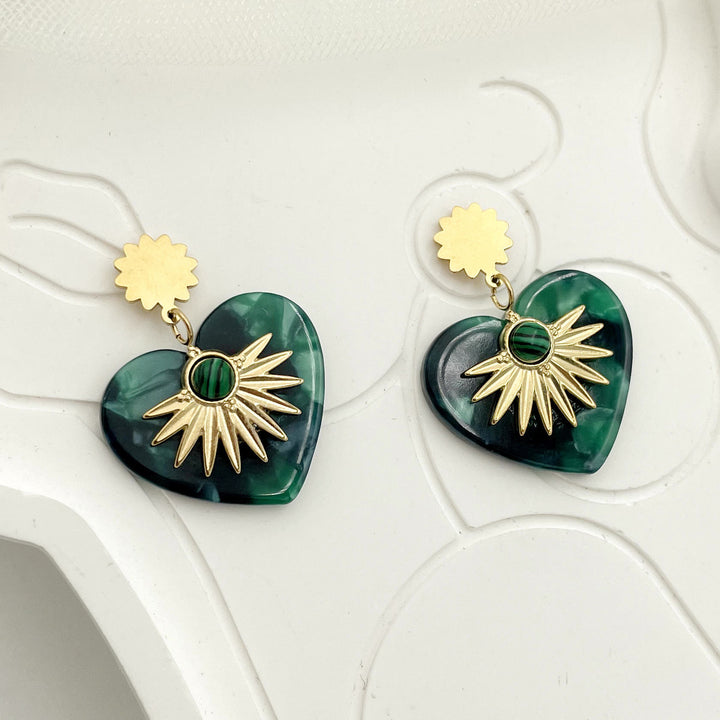 Pendientes de acero inoxidable dorados con ágata musgosa de Olivenorma en forma de corazón 
