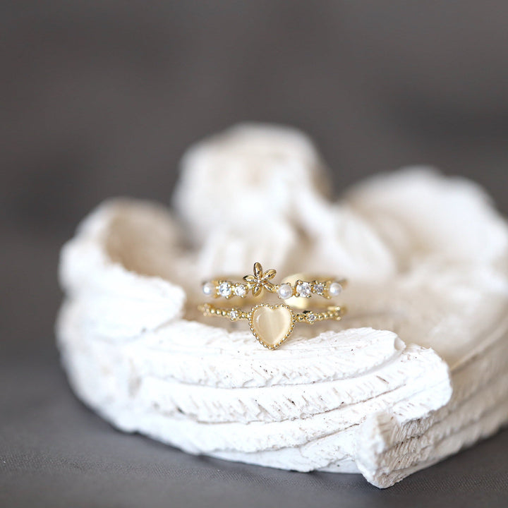 Anillo ajustable con piedra de ojo de gato y circonita blanca de Olivenorma 