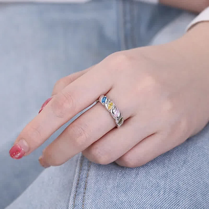 Anillo con piedras de nacimiento grabadas y personalizadas de Olivenorma Memory