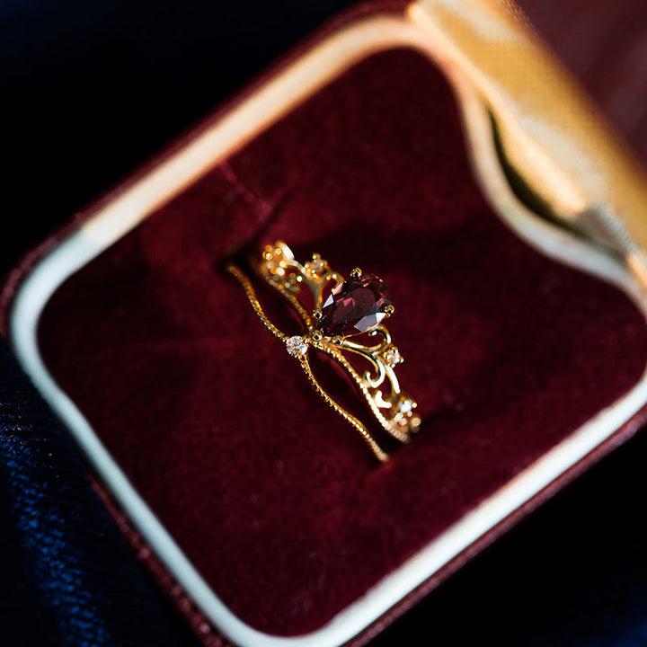 Juego de anillos ajustables apilables con corona de granate rojo de Olivenorma