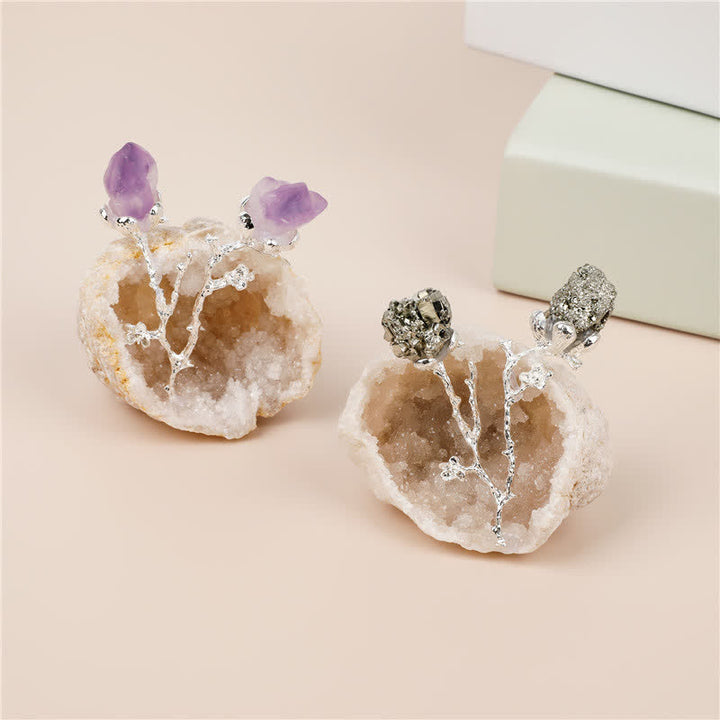 Geoda natural de Olivenorma con capullos de rosa de amatista como decoración con piedras preciosas