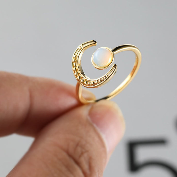 Anillo abierto con piedra lunar y accesorio Moon Sun de Olivenorma