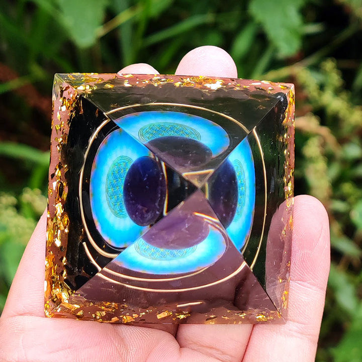 Esfera de cristal de amatista de Olivenorma con pirámide de orgón de obsidiana 