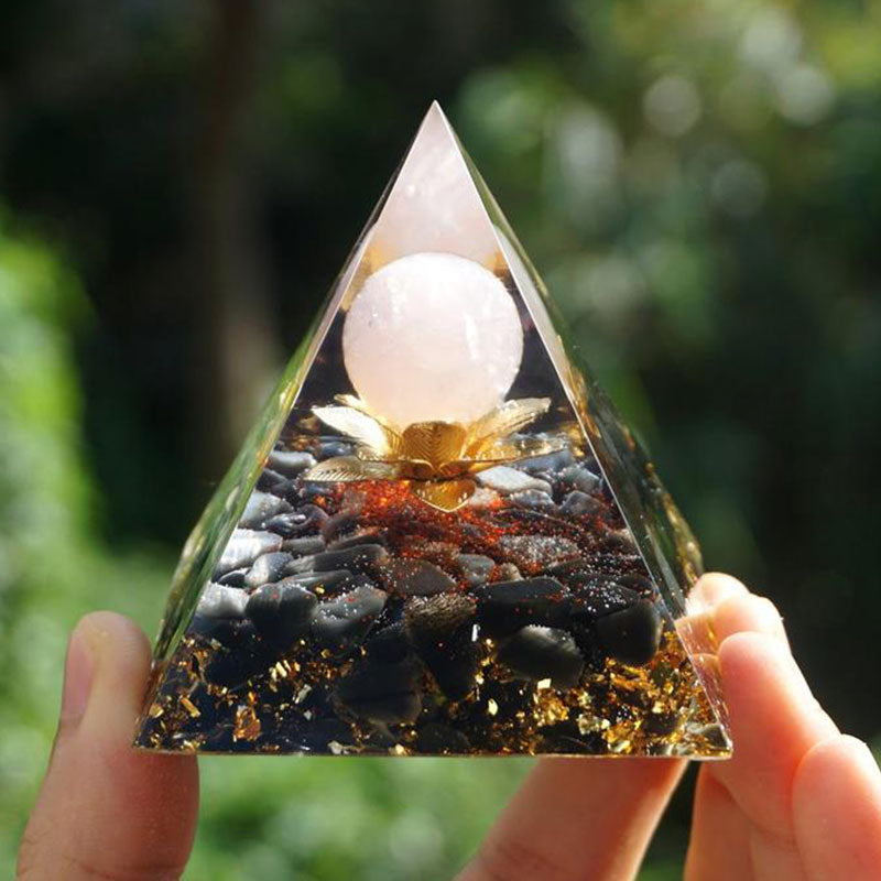 Pirámide de orgón con símbolo de loto de obsidiana y cuarzo transparente de Olivenorma 