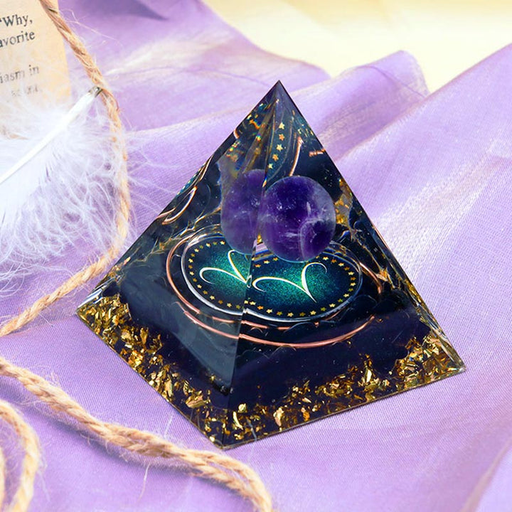 Pirámide de orgón del zodiaco Aries con esfera de amatista y obsidiana de Olivenorma 