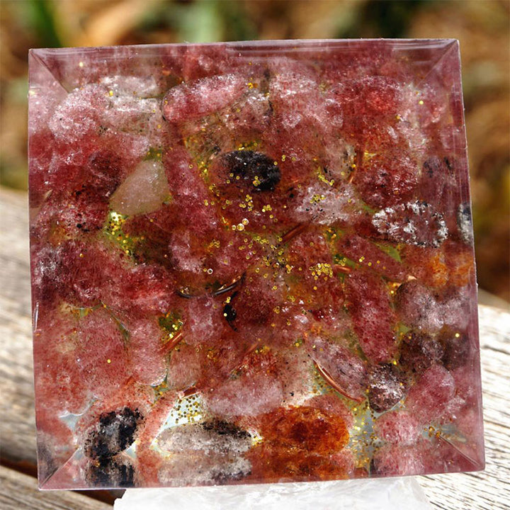 Pirámide de orgón de cuarzo fresa y peridoto con forma de árbol de la vida de Olivenorma