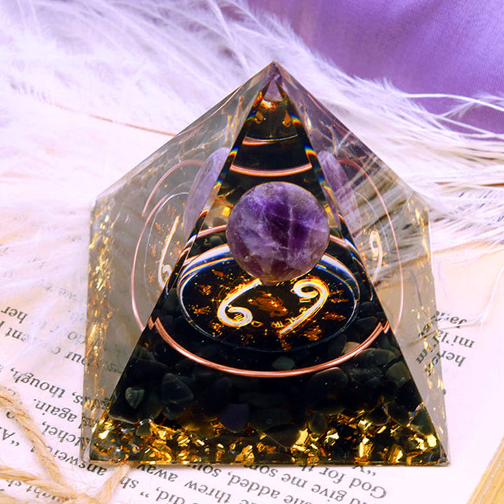 Pirámide de orgón del zodiaco Cáncer con esfera de amatista y obsidiana de Olivenorma 