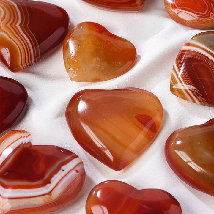 Corazones de cristal curativo de ágata roja. 