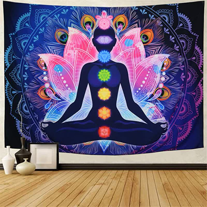 Tapiz de pared con chakras y loto.