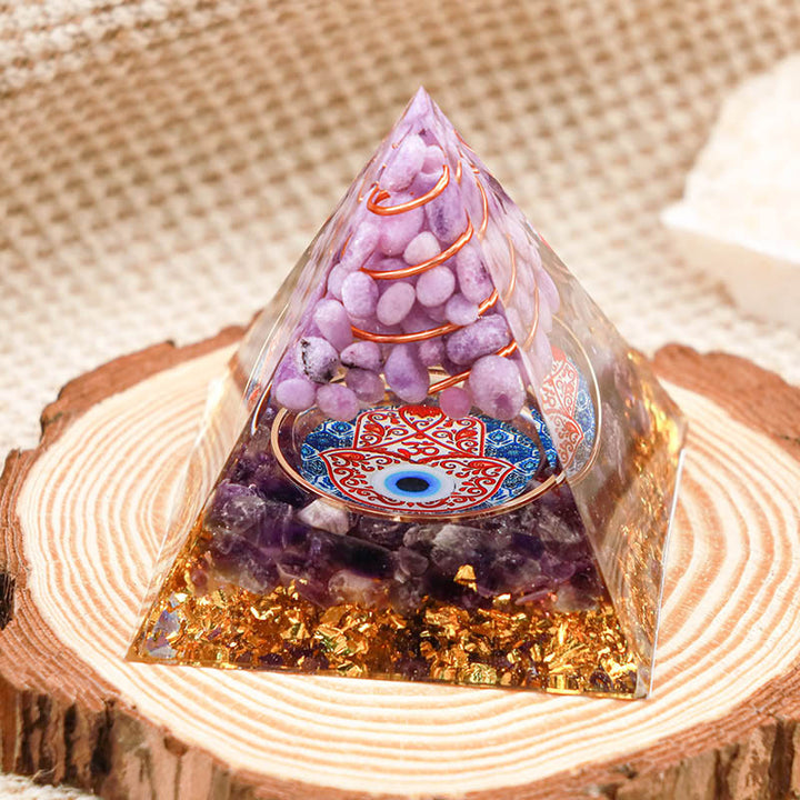 Pirámide de orgón de protección Hamsa de amatista y jade morado de Olivenorma