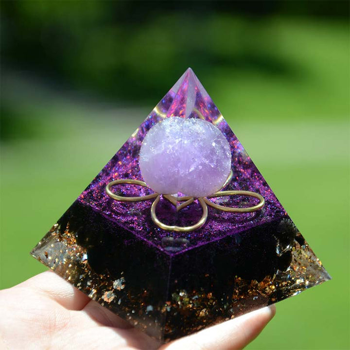 Esfera de amatista de Olivenorma con pirámide de orgón de obsidiana