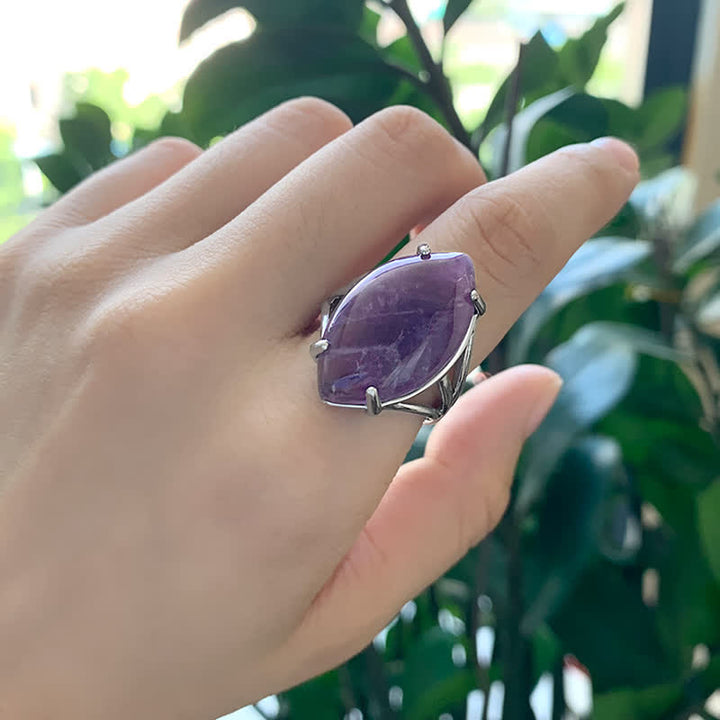Anillo ajustable con forma de semilla de melón y amatista de Olivenorma