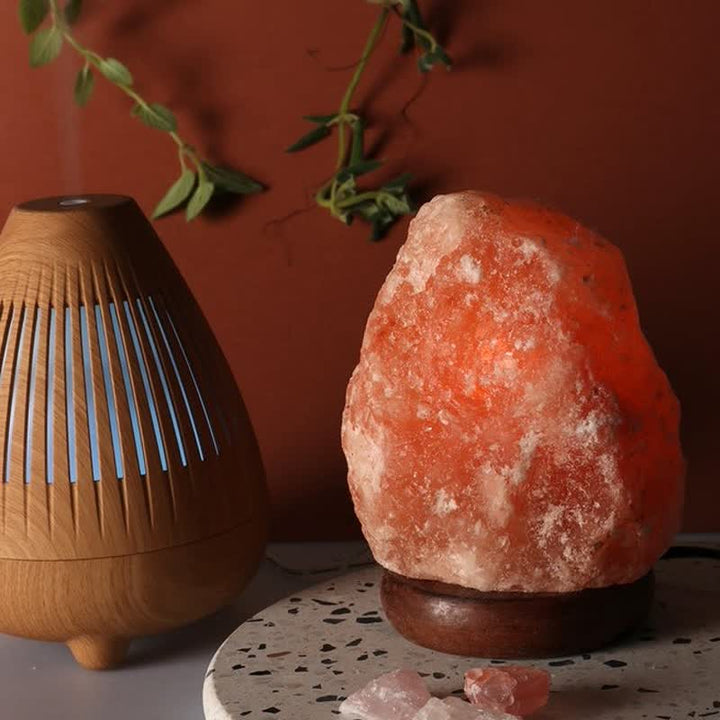 Lámpara luminosa tallada de forma natural con sal rosa del Himalaya de Olivenorma