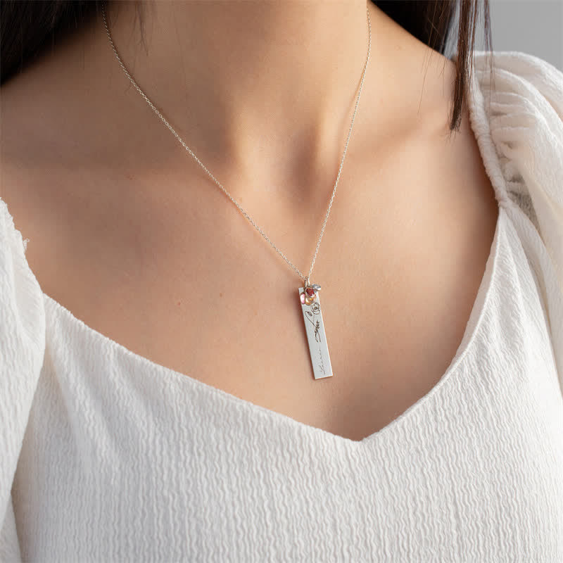 Collar con nombre y flor de nacimiento personalizados de Olivenorma