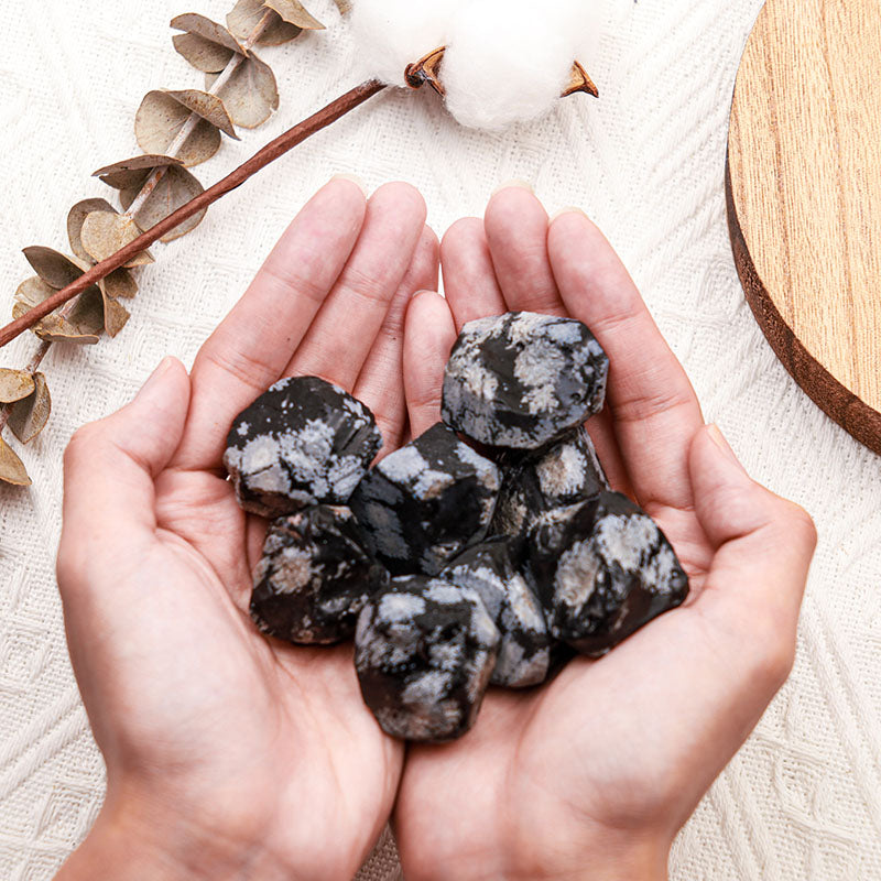 Juego de piedras pulidas naturales de obsidiana copo de nieve