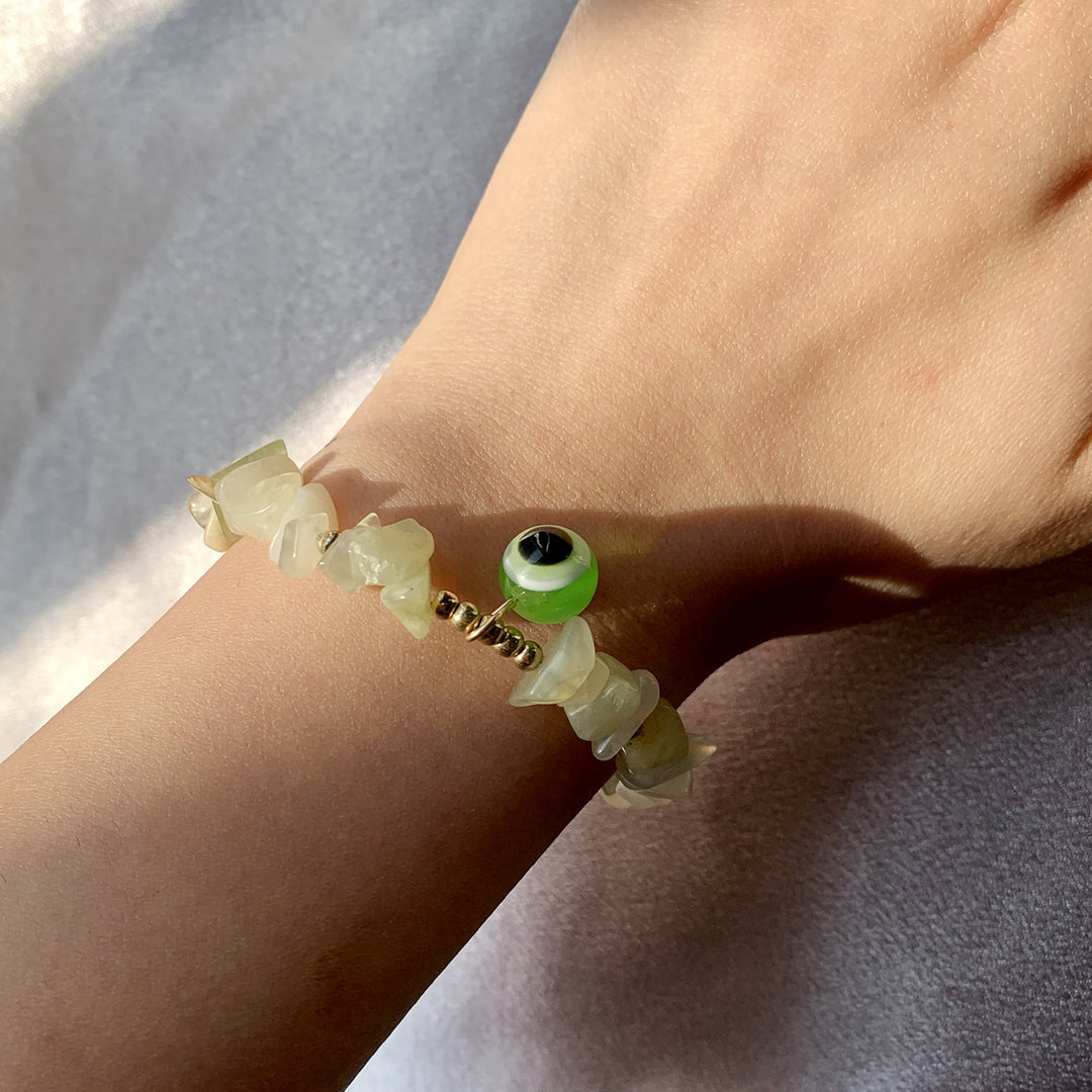 Pulsera con colgante de ojo malvado de grava de cristal natural de Olivenorma