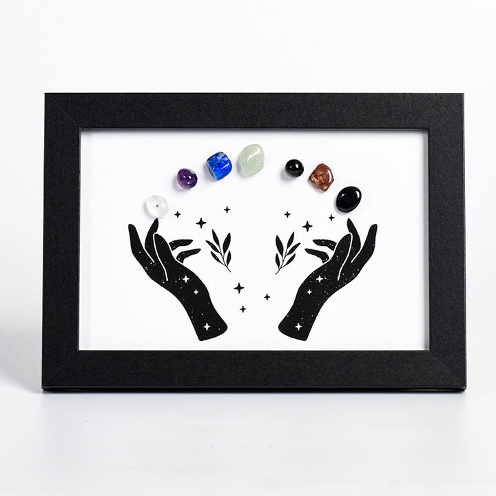 Marco de fotos de madera con cristales y piedras de chakras de Olivenorma Hands