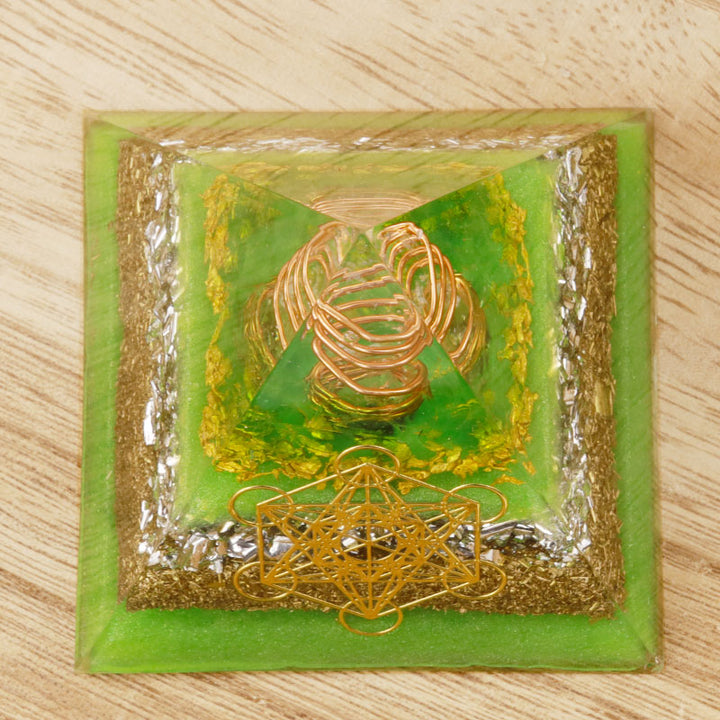 Pirámide de orgón del cubo de Metatrón de la vida verde de Olivenorma 