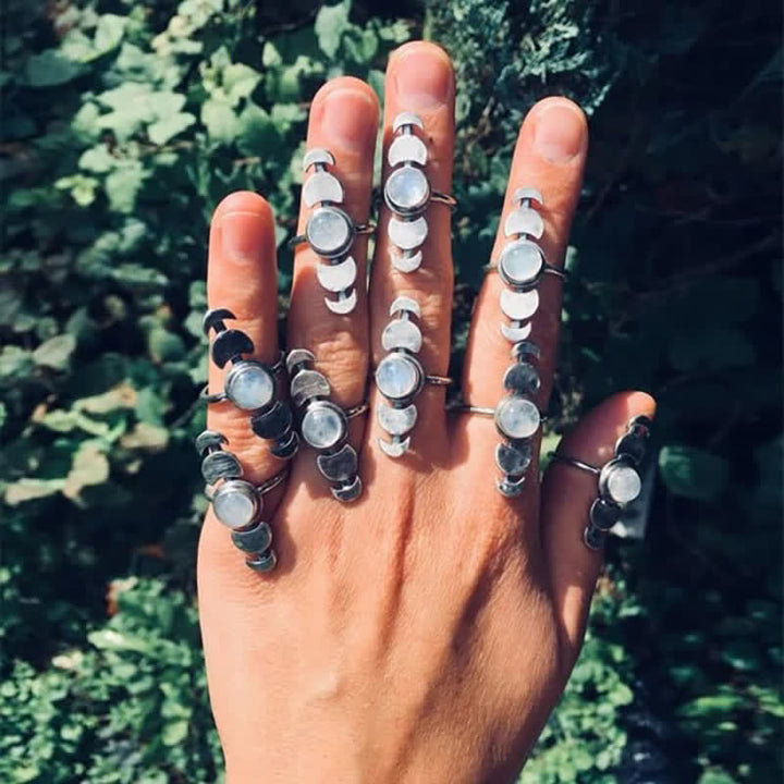 Anillo de energía femenina con piedra lunar creciente Olivenorma