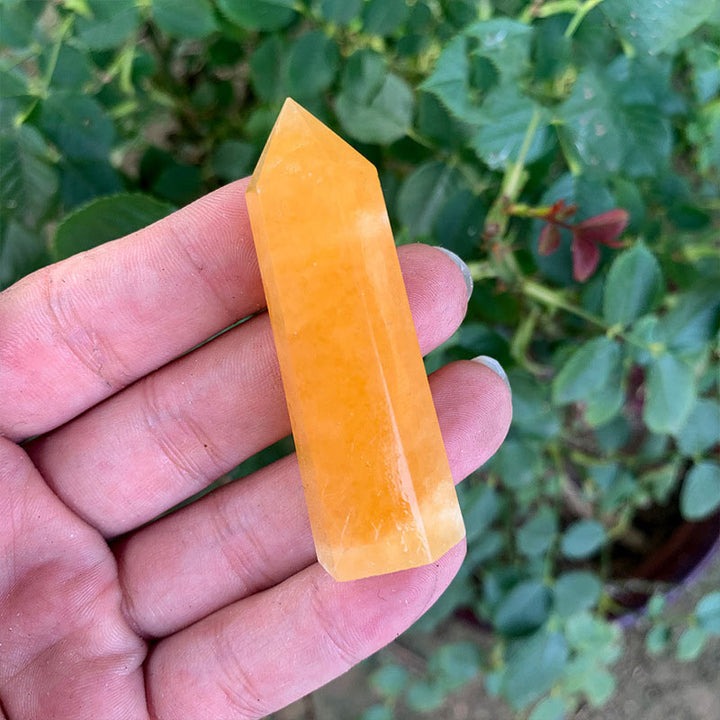 Juego de torres de cristal con varitas de cristal para chakras.