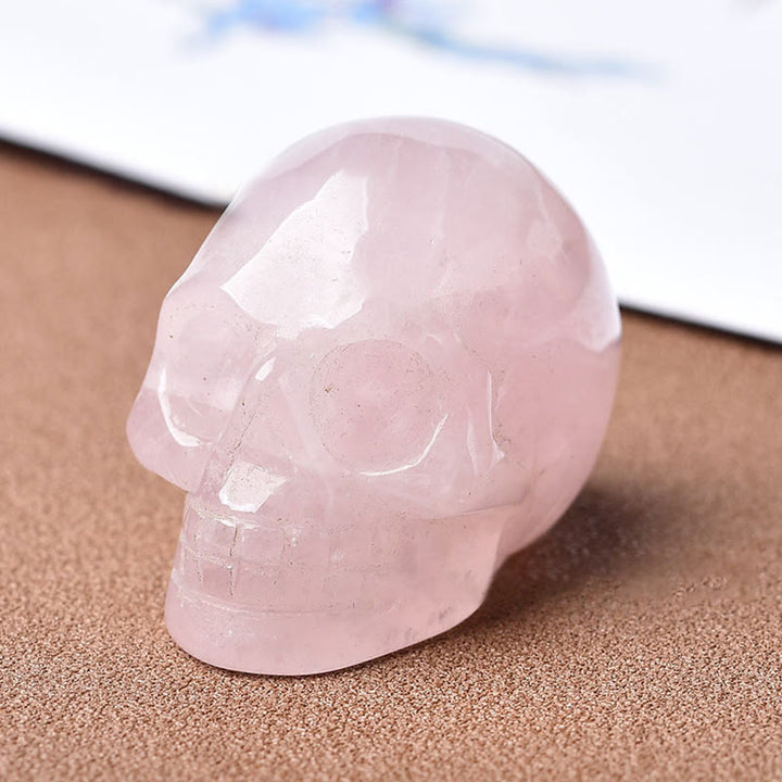Artesanía con calaveras grabadas en cristal de Olivenorma , decoración con piedras preciosas
