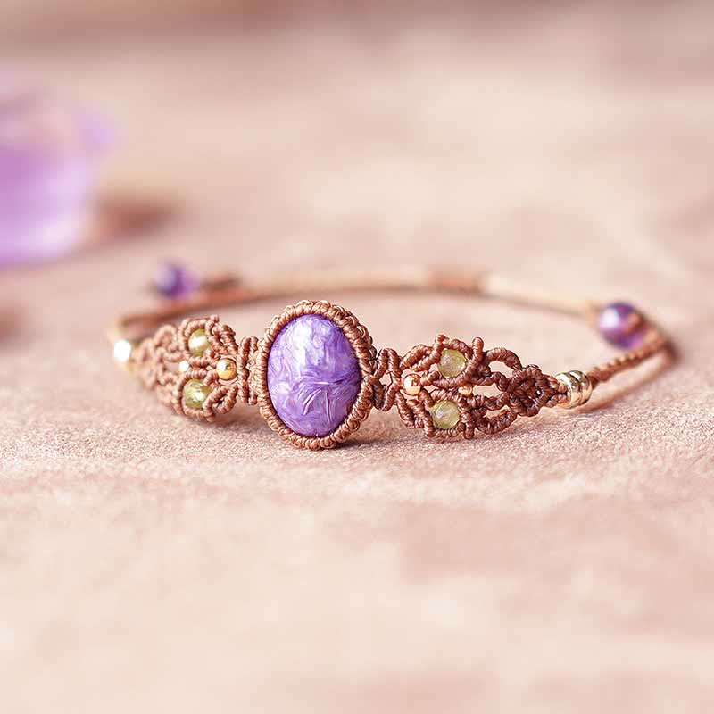 Pulsera y collar de amatista y charoita tejida a mano de Olivenorma