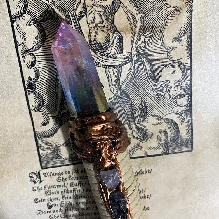 Adorno ritual de bruja con escoba de cristal de Olivenorma