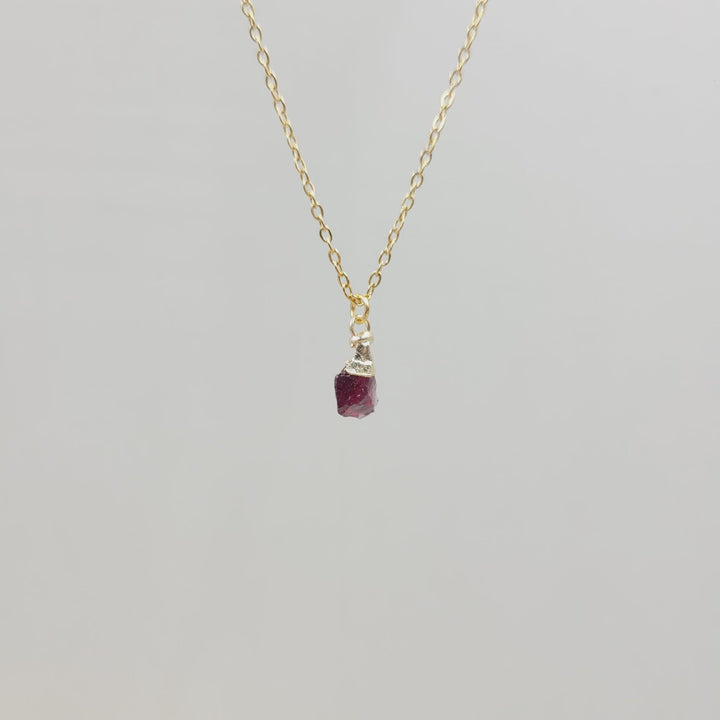Collar de gemas de piedra cruda de cristal irregular de Olivenorma