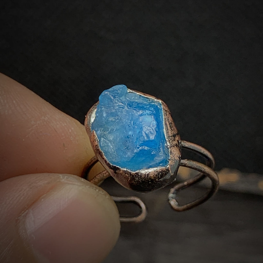 Anillo ajustable con doce piedras de nacimiento de piedra irregular natural en bruto de Olivenorma 