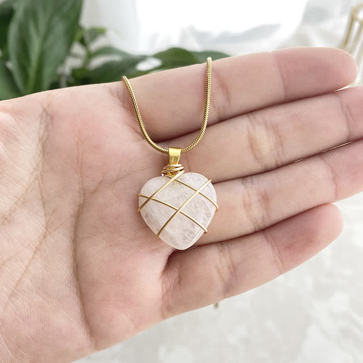Collar de piedras preciosas de cristal natural en forma de corazón de Olivenorma