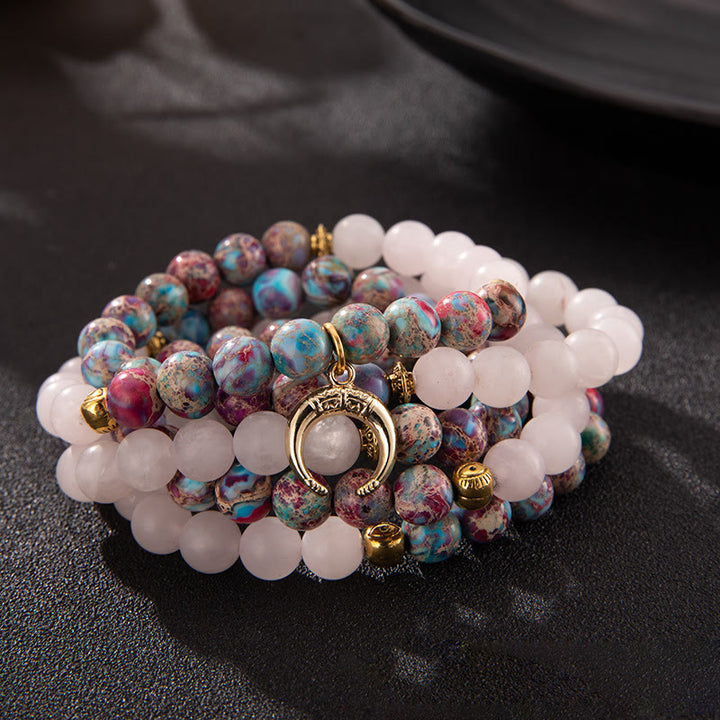 Collar rosario con colgante de luna y piedra emperadora de cuarzo rosa de Olivenorma