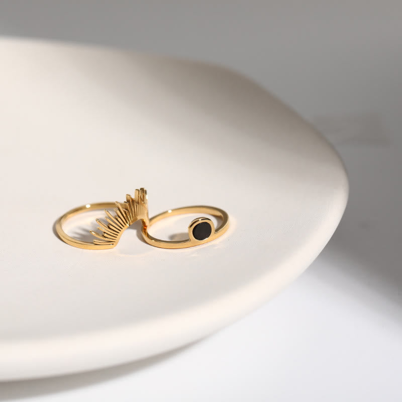 Anillo de acero inoxidable bañado en oro de 18 k con girasol y ónix negro de Olivenorma 