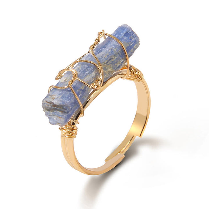 Anillo de piedra preciosa envuelta en alambre irregular en bruto natural de Olivenorma