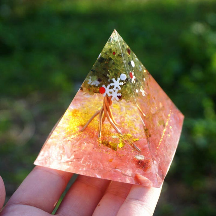 Pirámide de orgón con árbol de la vida de peridoto de cristal rosa navideño de Olivenorma
