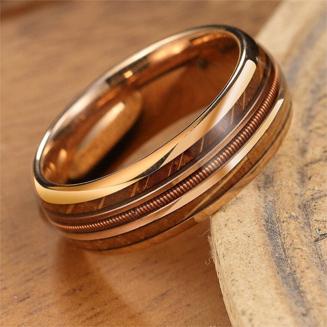 Anillo de madera de barril de whisky con cuerdas de guitarra de carburo de tungsteno dorado de Olivenorma