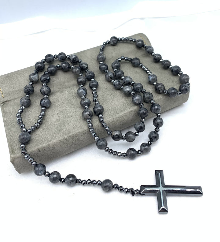 Collar rosario para hombre con cruz de lapislázuli y ojo de tigre de Olivenorma