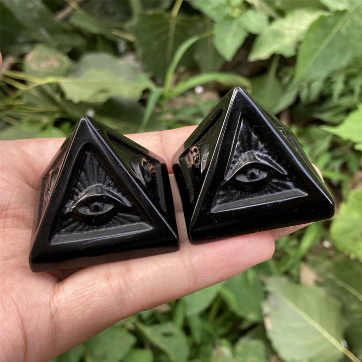 Pirámide de orgón de obsidiana de Olivenorma, decoración con piedras preciosas 