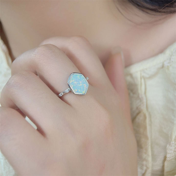 Anillo de circonita áspera con ópalo hexagonal de Olivenorma
